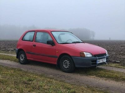 Czerwony Używany 1997 Toyota Starlet Hatchback | 2500 zł