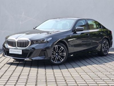 Używany BMW 520 Shadowline 197 KM (144 kW) 2024 Szary sophisto z brylantowym połyskiem metalizowany Sedan/Limuzyna