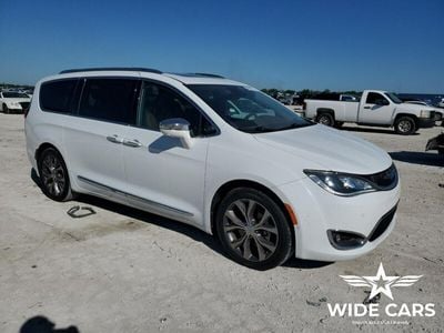 Biały (metalik) Używany 2018 Chrysler Pacifica SUV | 49 600 zł