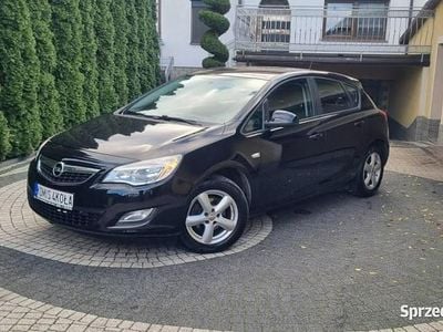 Używany Opel Astra 101 KM (74 kW) 2010 Czarny (metalik) Hatchback