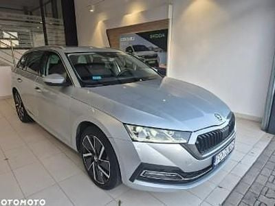 Srebrny Używany 2022 Skoda Octavia Kombi | 67 900 zł (Uczciwa cena)