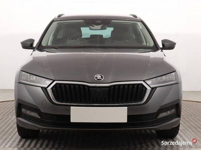 Szary Używany 2022 Skoda Octavia Kombi | 71 999 zł (Uczciwa cena)