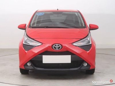 Używany Toyota Aygo 72 KM (52 kW) 2019 Czerwony Hatchback
