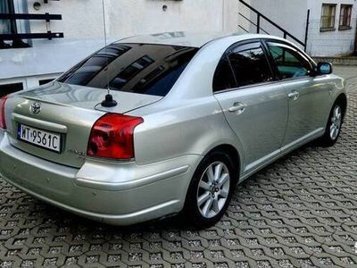 Używany Toyota Avensis 116 KM (85 kW) 2005 Srebrny Sedan/Limuzyna