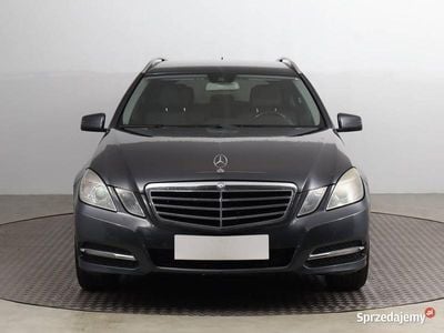 Mercedes E200