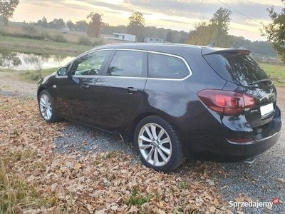 Czarny Używany 2011 Opel Astra Kombi | 17 000 zł (Uczciwa cena)