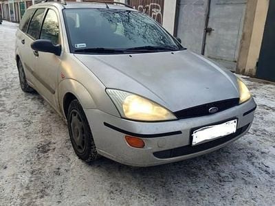 Używany Ford Focus 1999 Srebrny Kombi