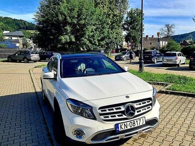 Używany Mercedes GLA250 211 KM (155 kW) 2018 Biały SUV