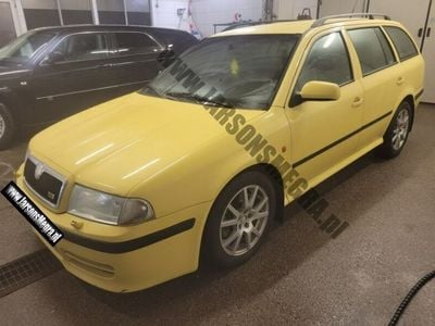 Żółty Używany 2003 Skoda Octavia Kombi | 12 000 zł