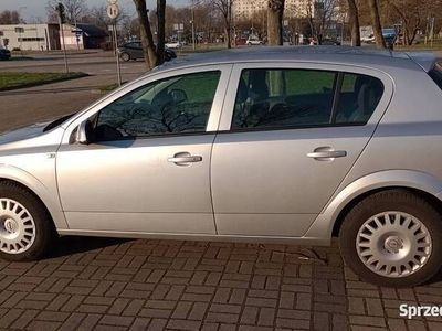 używany Opel Astra 1,6 2011 r. benzyna