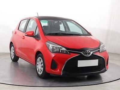 Czerwony Używany 2015 Toyota Yaris Hatchback | 24 999 zł (Uczciwa cena)