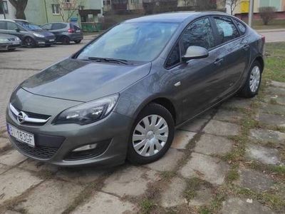 używany Opel Astra 2018 z gazem, zadbany