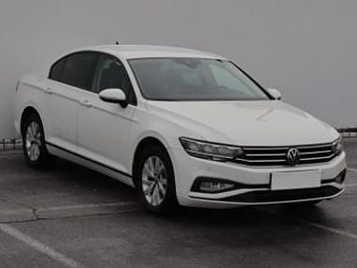 Używany VW Passat 150 KM (110 kW) 2021 Biały Sedan/Limuzyna