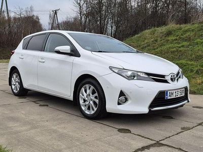 Używany Toyota Auris 132 KM (97 kW) 2014 Biały (metalik) Hatchback