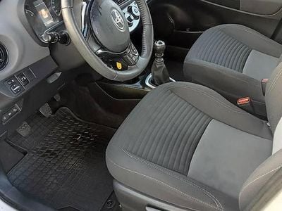 używany Toyota Yaris Prenium Salon Polska 2018 r, benzyna VAT 1 + faktura vat