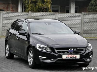 Czarny Używany 2015 Volvo V60 Momentum Kombi | 43 900 zł (Uczciwa cena)