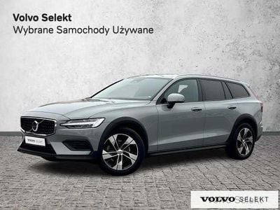 Używany Volvo V60 CC 197 KM (144 kW) 2024 Szary Kombi