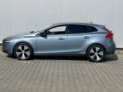Używany Volvo V40 150 KM (110 kW) 2017 Niebieski Sedan/Limuzyna