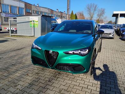 Lakier specjalny zielony montreal green Nowe 2025 Alfa Romeo Stelvio SUV | 252 900 zł