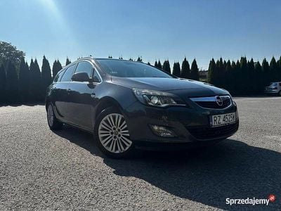 Szary Używany 2011 Opel Astra Cosmo Kombi | 22 500 zł (Uczciwa cena)