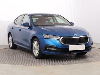 Niebieski Używany 2022 Skoda Octavia Hatchback | 74 999 zł (Uczciwa cena)