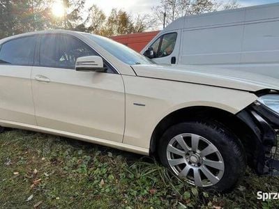 Używany Mercedes E220 Avantgarde 2009 Beżowy Sedan/Limuzyna
