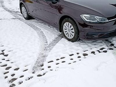 Fioletowy Używany 2017 VW Golf VII Hatchback | 48 500 zł (Uczciwa cena)