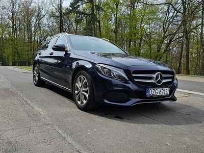 Używany Mercedes C350e 2016 Niebieski Kombi