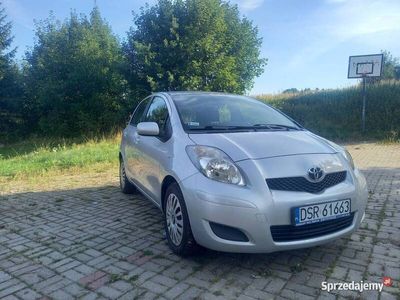 używany Toyota Yaris 1.3 polski salon