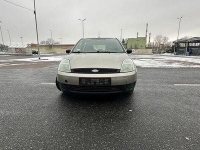 Używany Ford Fiesta 2003 Żółtozłoty SUV