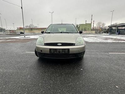 Żółtozłoty Używany 2003 Ford Fiesta SUV | 3400 zł