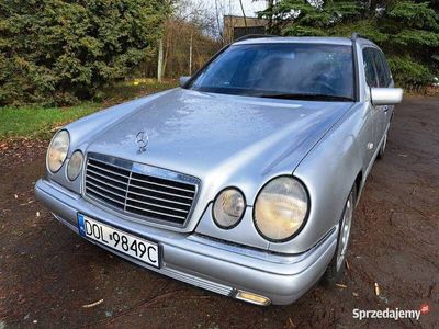 Mercedes E200