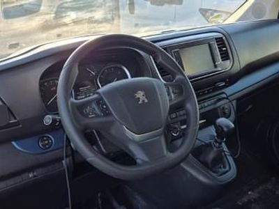 używany Peugeot Traveller 2018r. 150KM