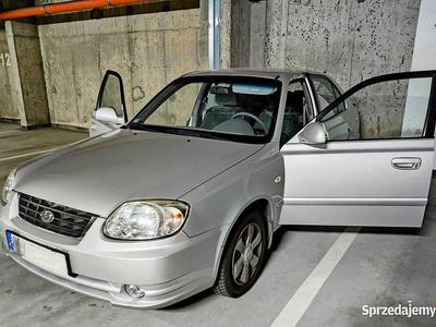 Srebrny Używany 2005 Hyundai Accent GLS Hatchback | 9000 zł