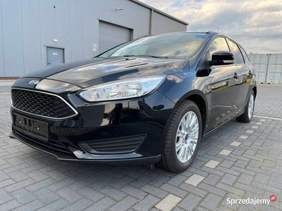 używany Ford Focus kombi czarny klima multifunkcja benzyna