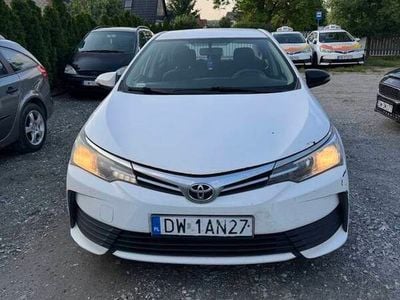 Używany Toyota Corolla 99 KM (72 kW) 2018 Biały Sedan/Limuzyna