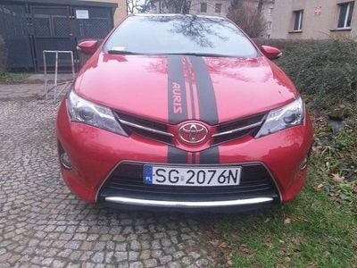 Używany Toyota Auris 132 KM (97 kW) 2015 Czerwony Hatchback
