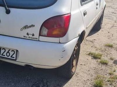 Biały Używany 1998 Ford Fiesta Hatchback | 1900 zł