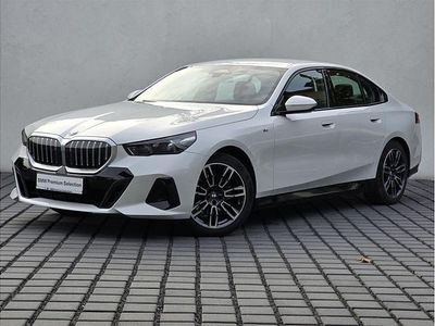 Biel mineralna metalizowany Używany 2024 BMW 520 Shadowline Sedan/Limuzyna | 234 900 zł
