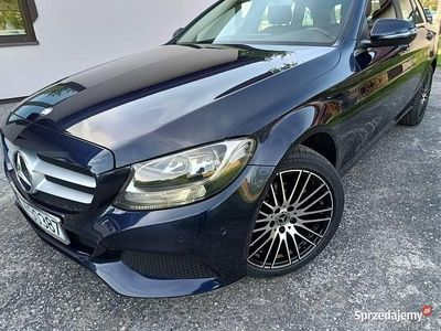 Używany Mercedes 180 2017 Granatowy Sedan/Limuzyna
