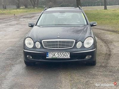 Granatowy Używany 2003 Mercedes E320 Elegance Kombi | 9500 zł
