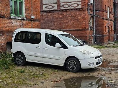 Biały Używany 2012 Peugeot Partner Minivan | 10 900 zł (Super Cena)