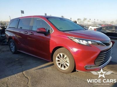 Bordowy (metalik) Używany 2022 Toyota Sienna Minivan | 120 500 zł