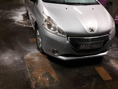 Srebrny Używany 2014 Peugeot 208 Hatchback | 17 900 zł