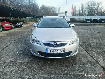 Srebrny Używany 2010 Opel Astra Kombi | 18 600 zł (Uczciwa cena)
