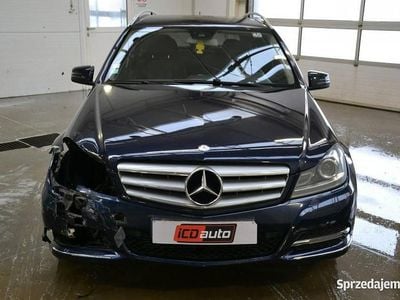 Używany Mercedes C200 Avantgarde 136 KM (100 kW) 2012 Granatowy Kombi