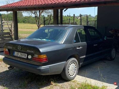 Używany Mercedes E300 1989 Grafitowy Sedan/Limuzyna