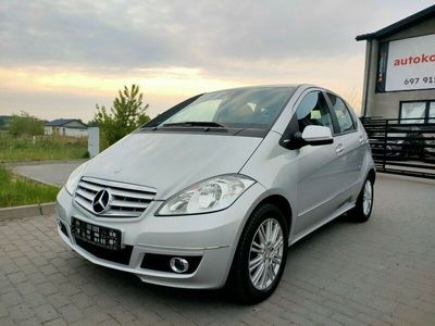 używany Mercedes A180 2dm 109KM 2011r. 139 710km