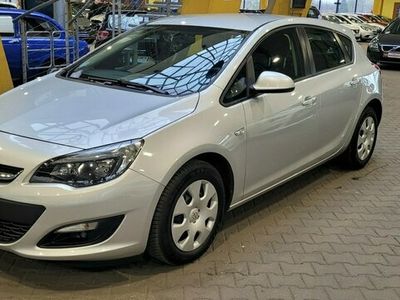 używany Opel Astra 1.6dm 116KM 2014r. 185 000km