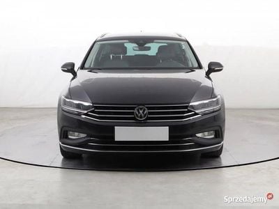 Szary Używany 2019 VW Passat Kombi | 65 999 zł (Uczciwa cena)